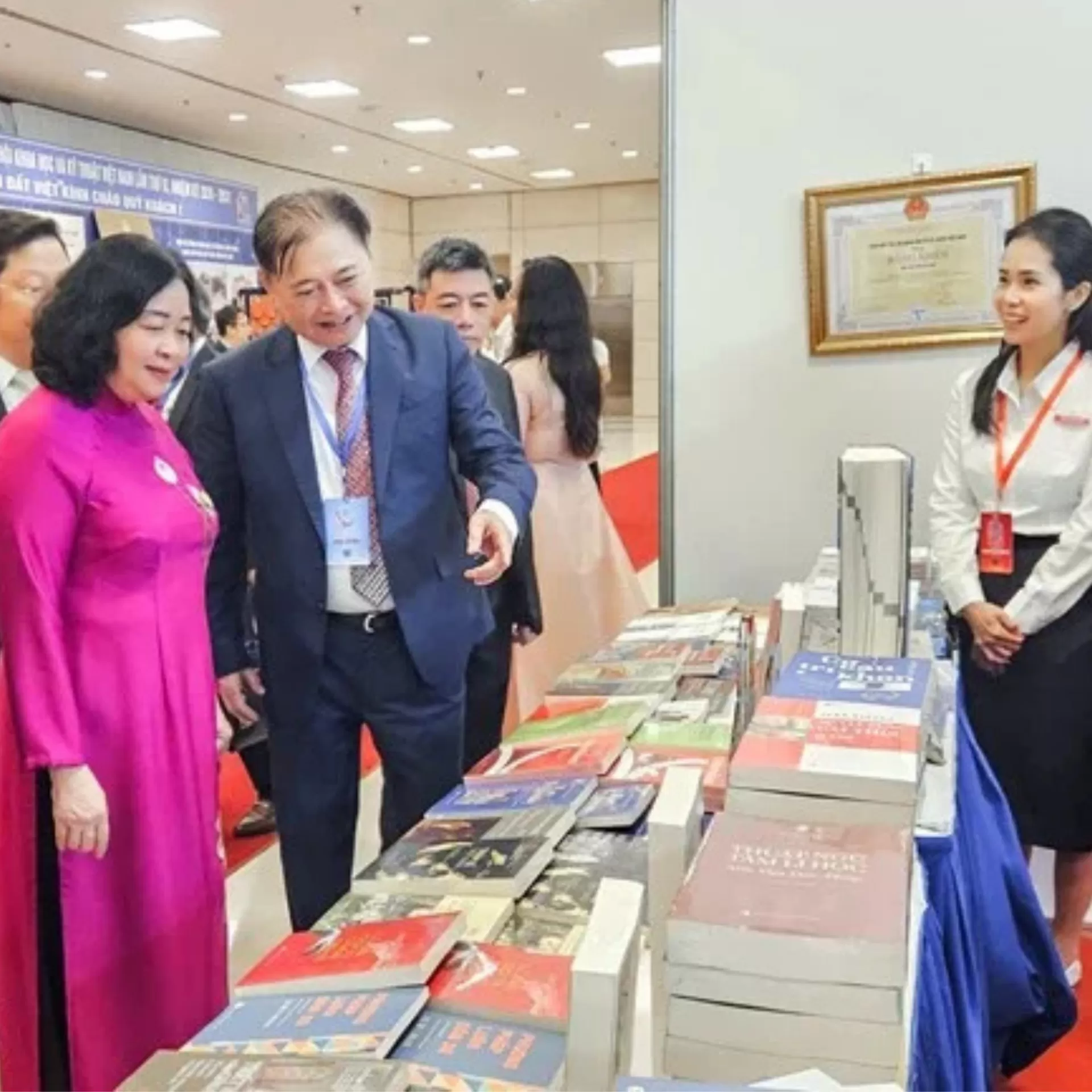 Những dấu ấn tốt đẹp của NHÀ XUẤT BẢN TRI THỨC với không gian sách Tinh hoa Tri thức Thế giới tại Đại hội đại biểu toàn quốc lần thứ IX Liên hiệp các Hội Khoa học và Kỹ thuật Việt Nam, nhiệm kỳ 2026-2031
